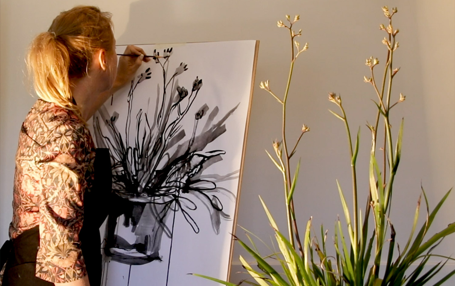 Kate Leslie painting with ink a Kangaroo Paw